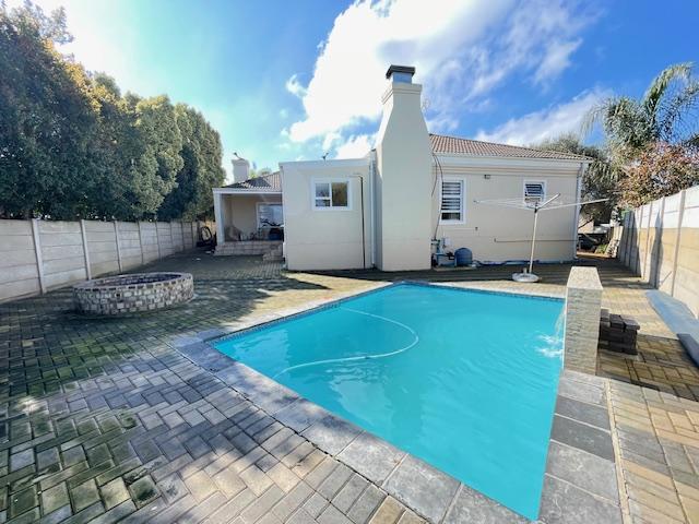 4 Bedroom Property for Sale in Tafelzicht Western Cape